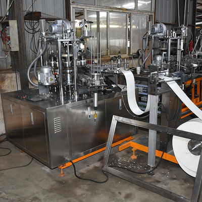 Ενιαίο καπάκι φλυτζανιών εγγράφου νερού στρώματος που κατασκευάζει τη μηχανή αυτόματο Punching